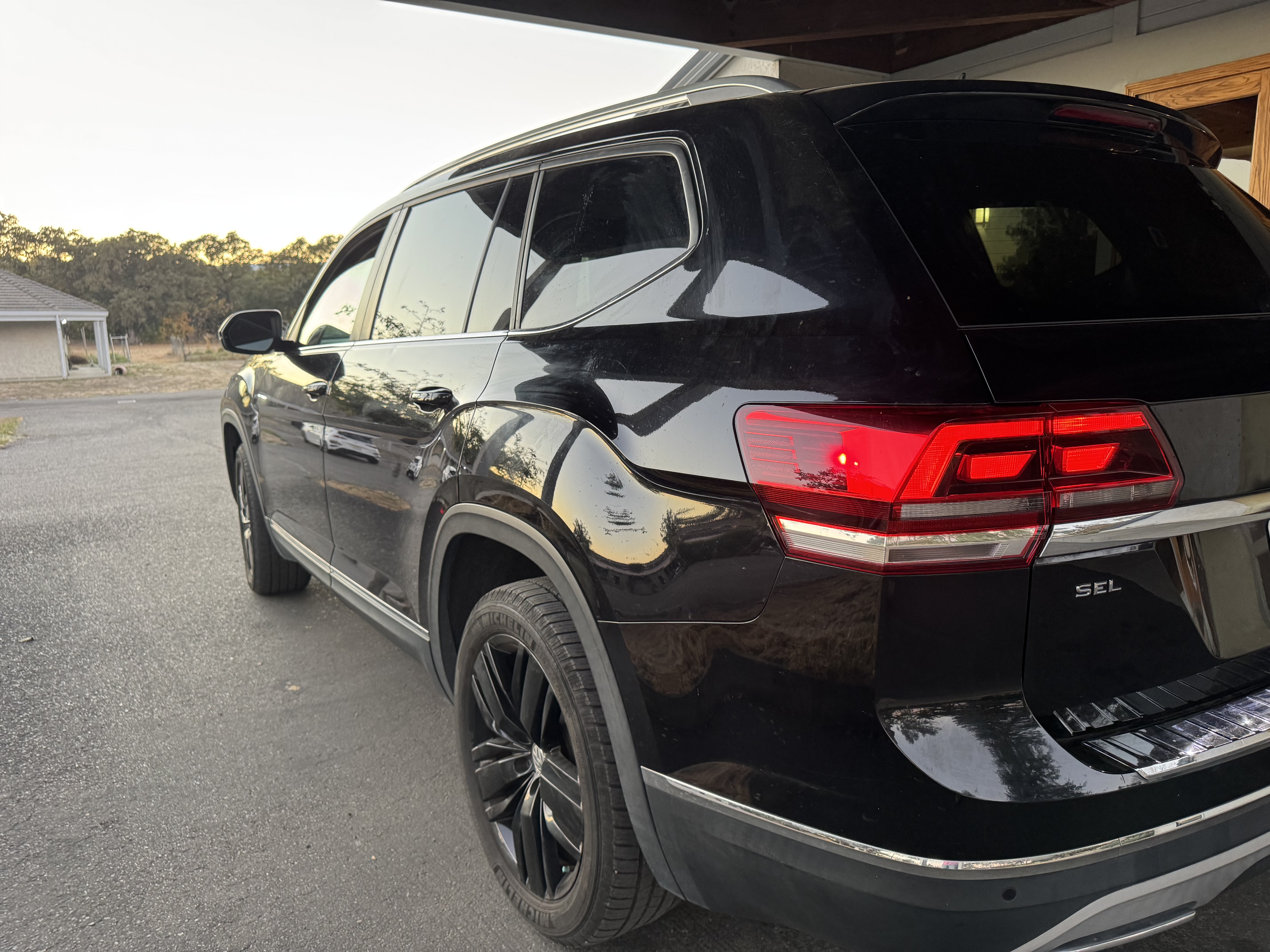 Used 2018 Volkswagen Atlas SEL AWD/4WD image 6