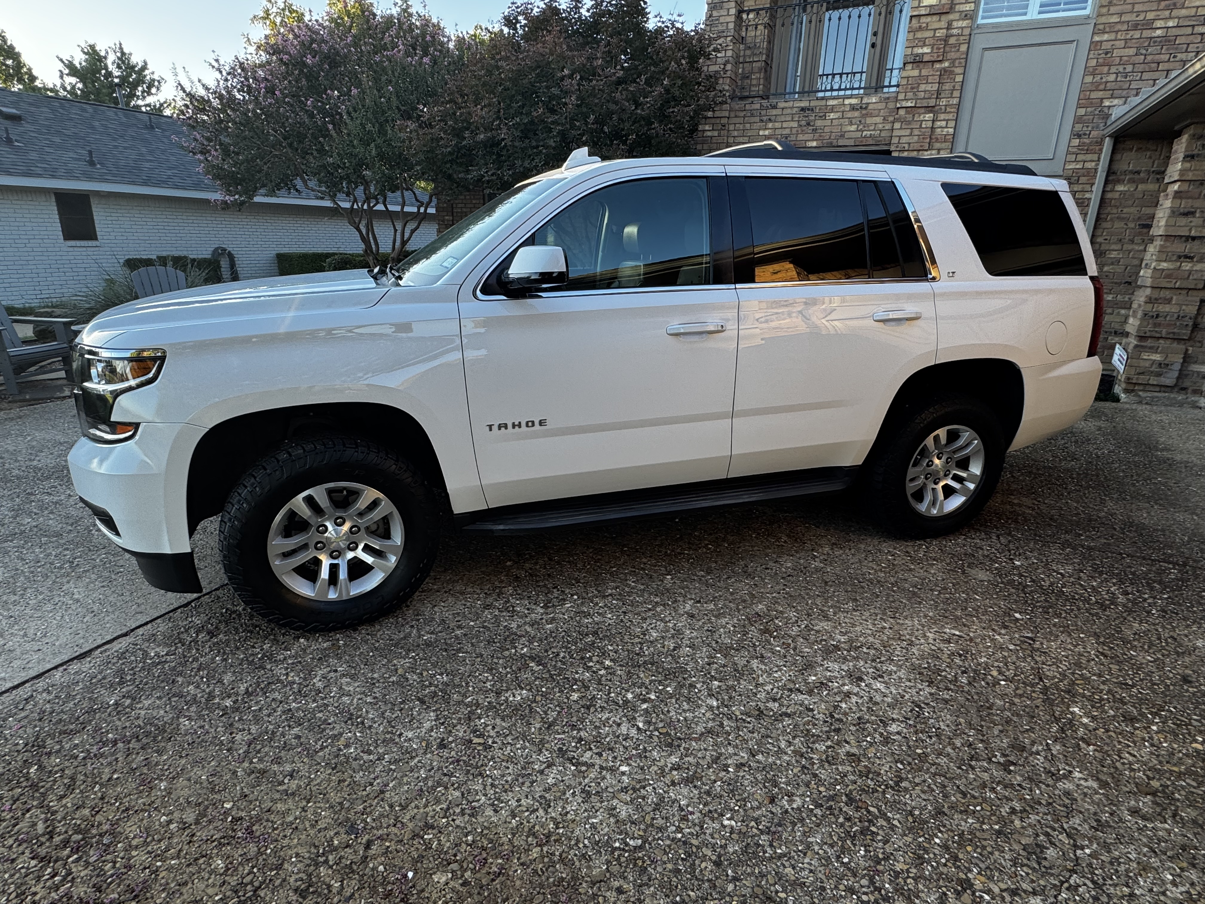 Used 2015 Chevrolet Tahoe LT RWD image 2