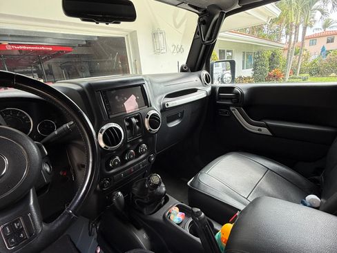 Used 2014 Jeep Wrangler Rubicon w/ Power Convenience Group image 10