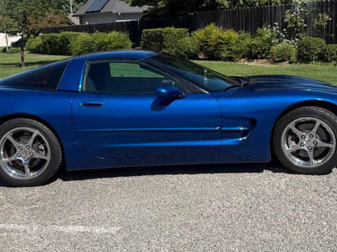 Used 2002 Chevrolet Corvette Coupe w/ Preferred Equipment Group2 RWD image 9