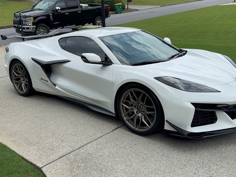 Used 2024 Chevrolet Corvette Z06 w/ Z07 Performance Package RWD image 11