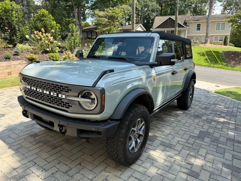 Used 2024 Ford Bronco Badlands image 1