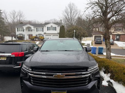 Used 2022 Chevrolet Suburban LT image 16