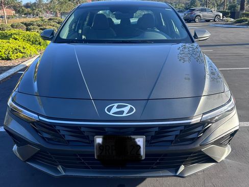 Used 2025 Hyundai Elantra SE FWD image 2