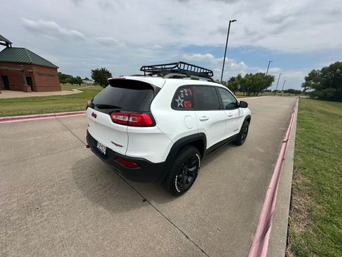 Used 2016 Jeep Cherokee Trailhawk w/ Leather Interior Group AWD/4WD image 8