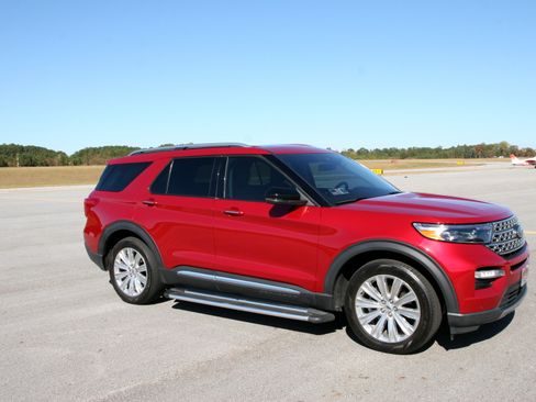 Used 2022 Ford Explorer Limited w/ Equipment Group 301A image 10