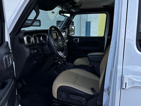 Used 2021 Jeep Wrangler Unlimited Sahara w/ Cold Weather Group AWD/4WD image 6