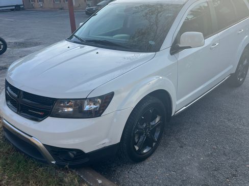 Used 2019 Dodge Journey Crossroad image 1