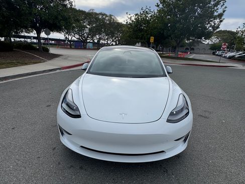 Used 2023 Tesla Model 3 Standard Range image 4