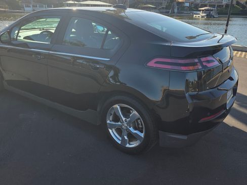 Used 2015 Chevrolet Volt Premium w/ Premium Trim Package image 4
