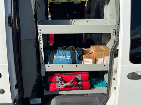 Used 2010 Ford Transit Connect XLT image 12