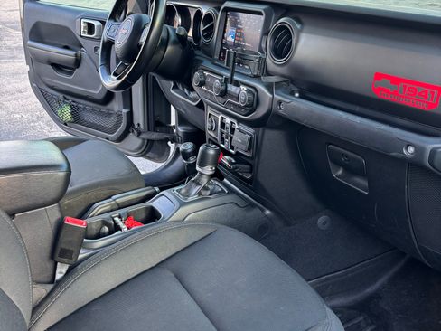 Used 2020 Jeep Gladiator Sport w/ Quick Order Package 24S AWD/4WD image 5