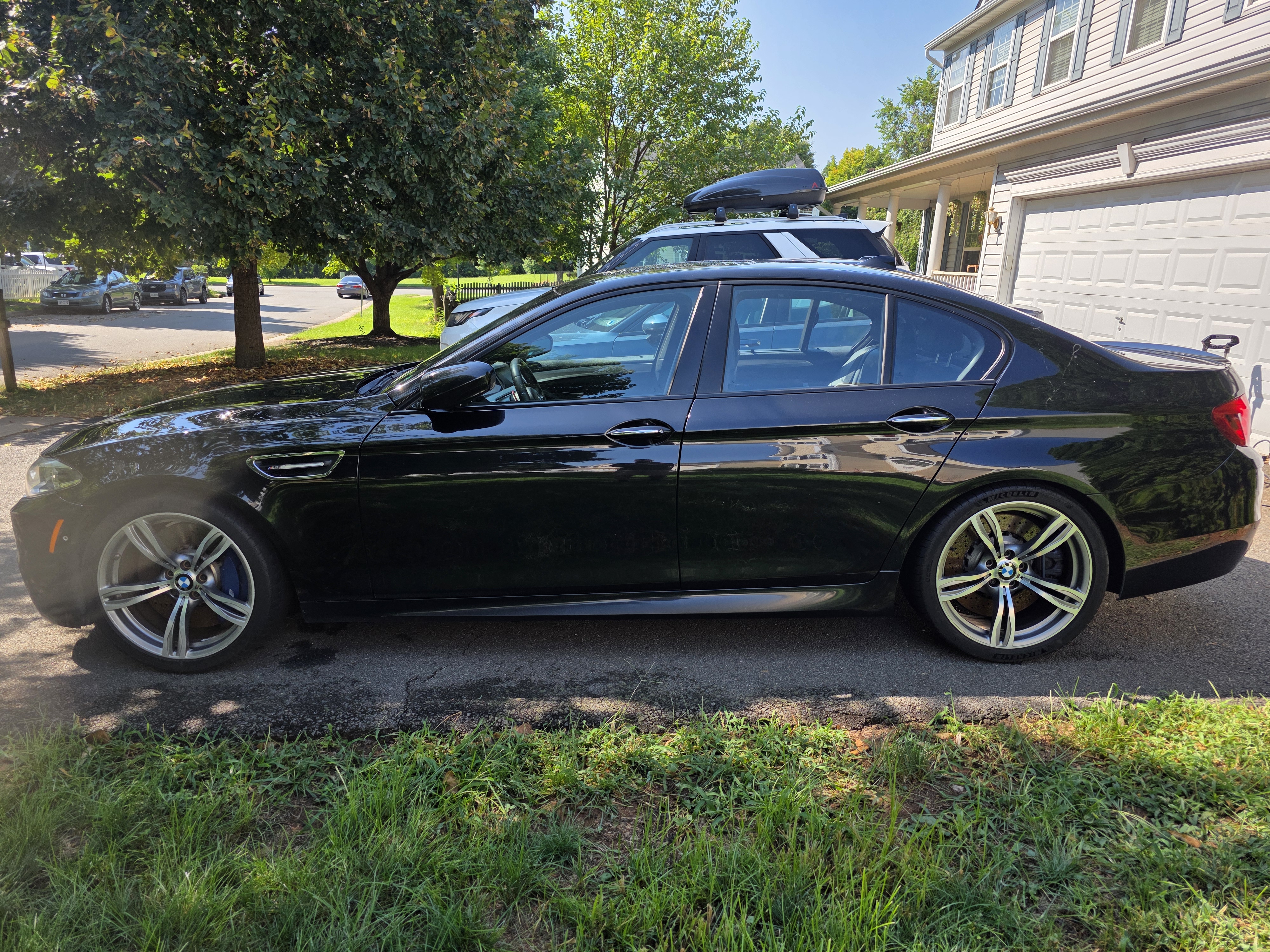 Used 2014 BMW M5 RWD image 2