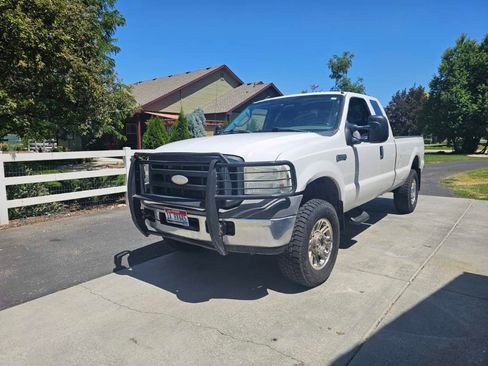 Used 2006 Ford F350 XL image 2