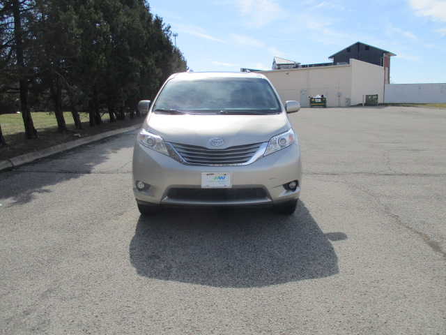 Used 2015 Toyota Sienna XLE FWD image 5