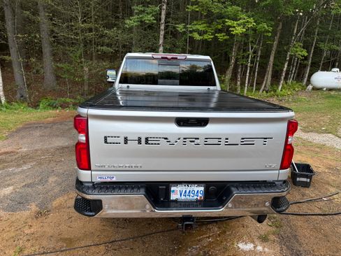 Used 2021 Chevrolet Silverado 2500 LTZ w/ LTZ Convenience Package AWD/4WD image 9
