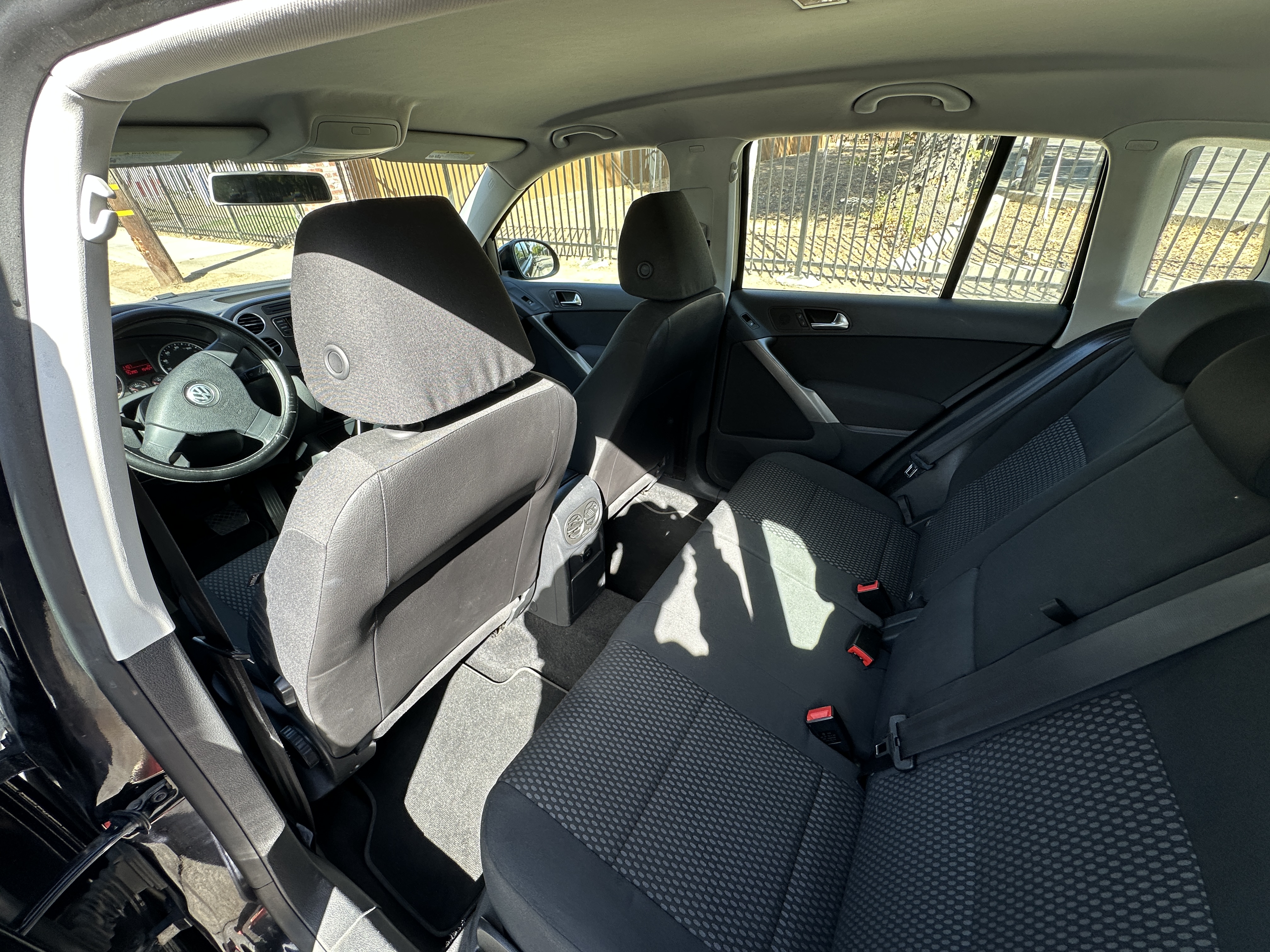 Used 2009 Volkswagen Tiguan S FWD image 16