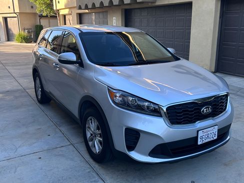 Used 2019 Kia Sorento FWD image 2