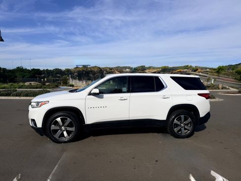 Used 2019 Chevrolet Traverse LT w/ LT Premium Package image 12