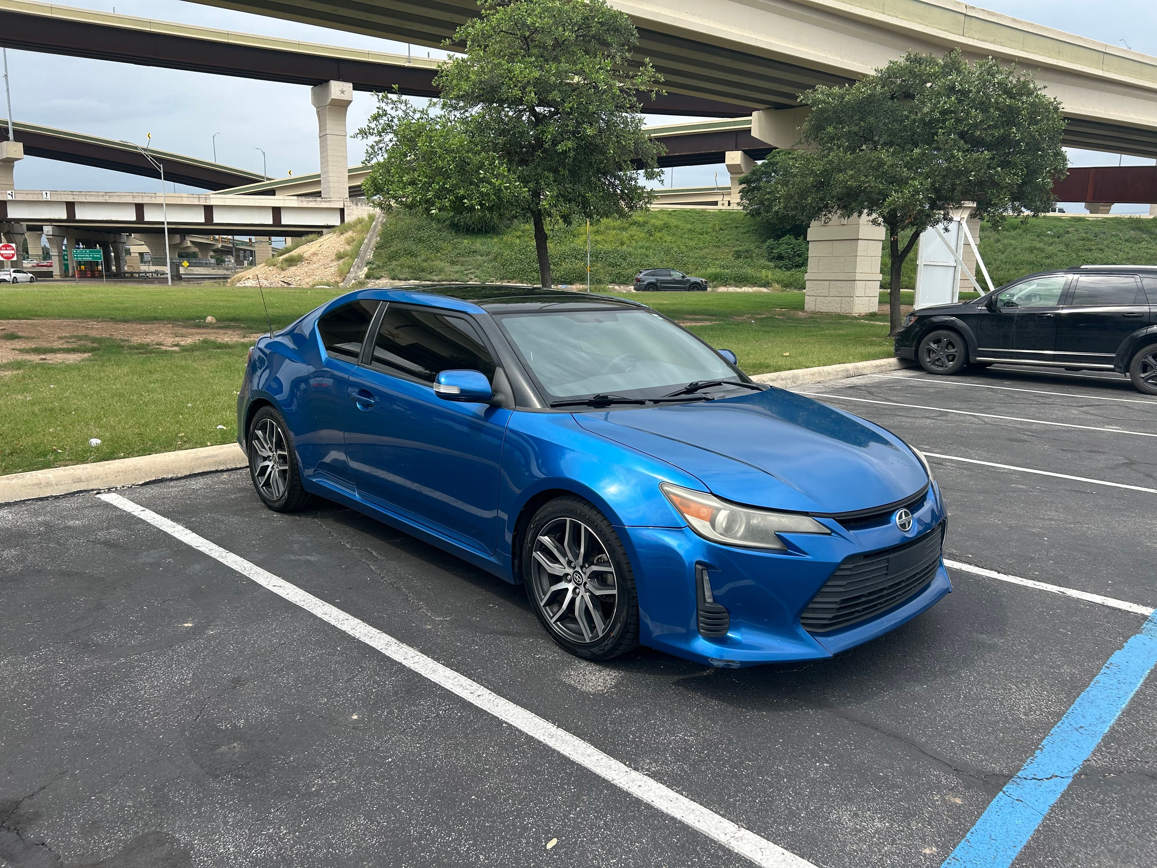 Used 2014 Scion tC FWD image 2