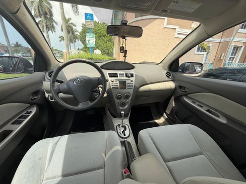 Used 2009 Toyota Yaris Sedan FWD image 9