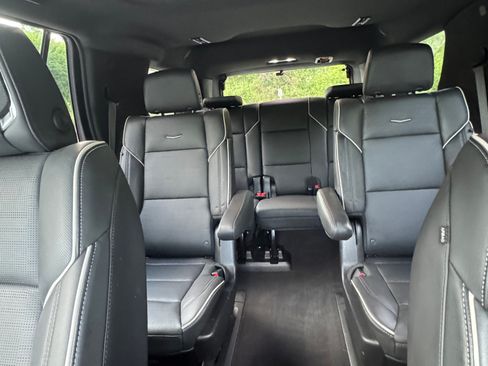 Used 2022 Cadillac Escalade Premium Luxury AWD/4WD image 6