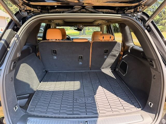 Used 2026 Jeep Grand Cherokee Summit w/ Obsidian Package AWD/4WD image 11