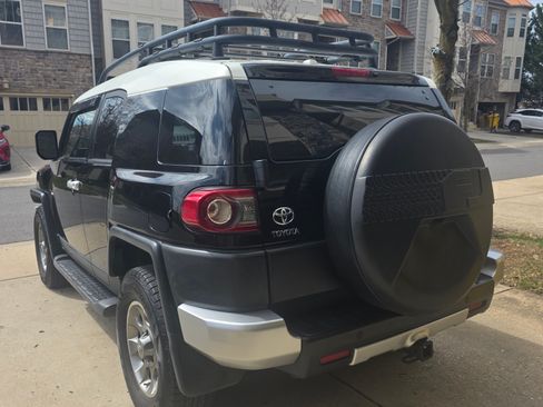 Used 2012 Toyota FJ Cruiser 4WD w/ Upgrade Pkg image 4