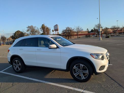 Used 2019 Mercedes-Benz GLC 300 4MATIC image 5