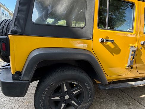 Used 2015 Jeep Wrangler Unlimited Sport AWD/4WD image 21