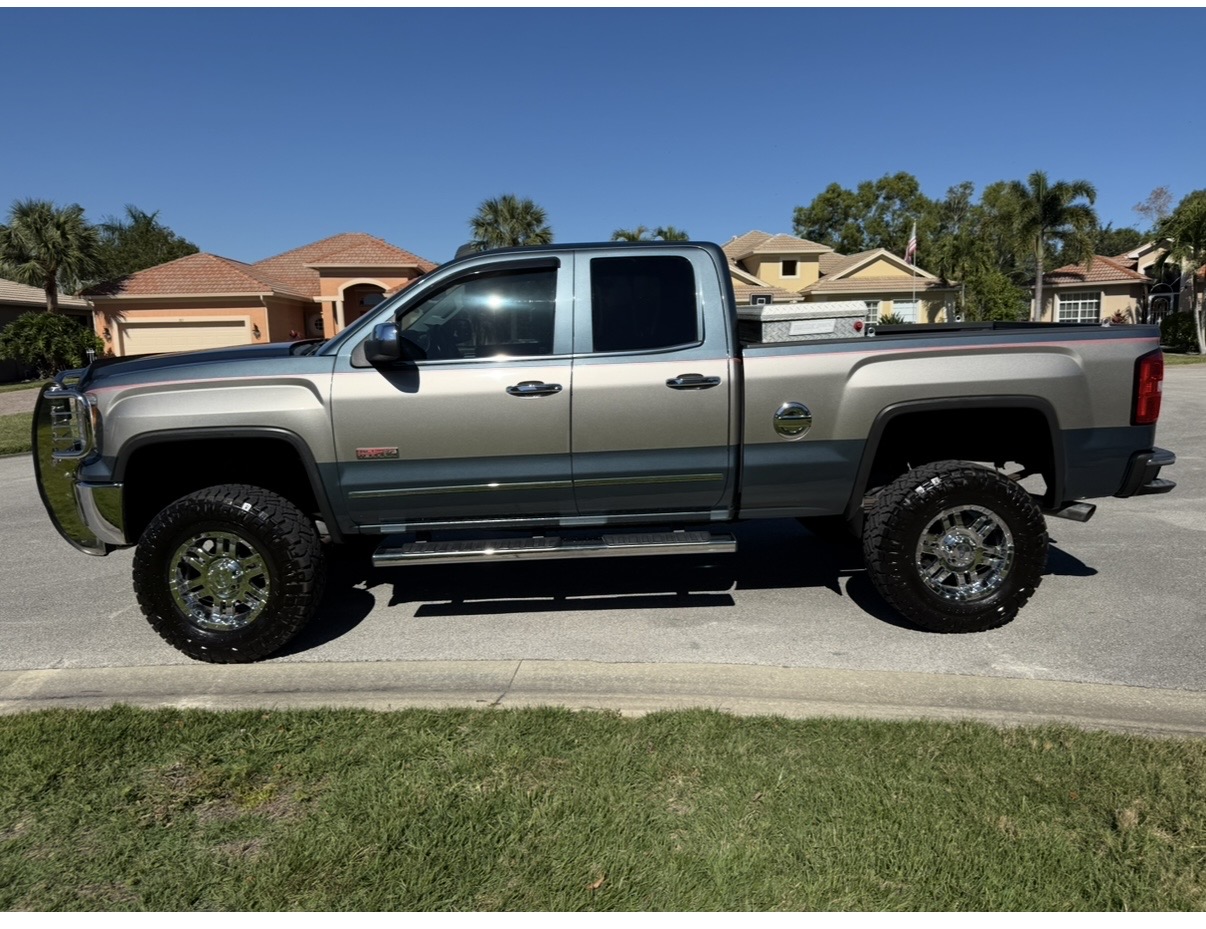 Used 2014 GMC Sierra 1500 SLT w/ All-Terrain Package AWD/4WD image 5