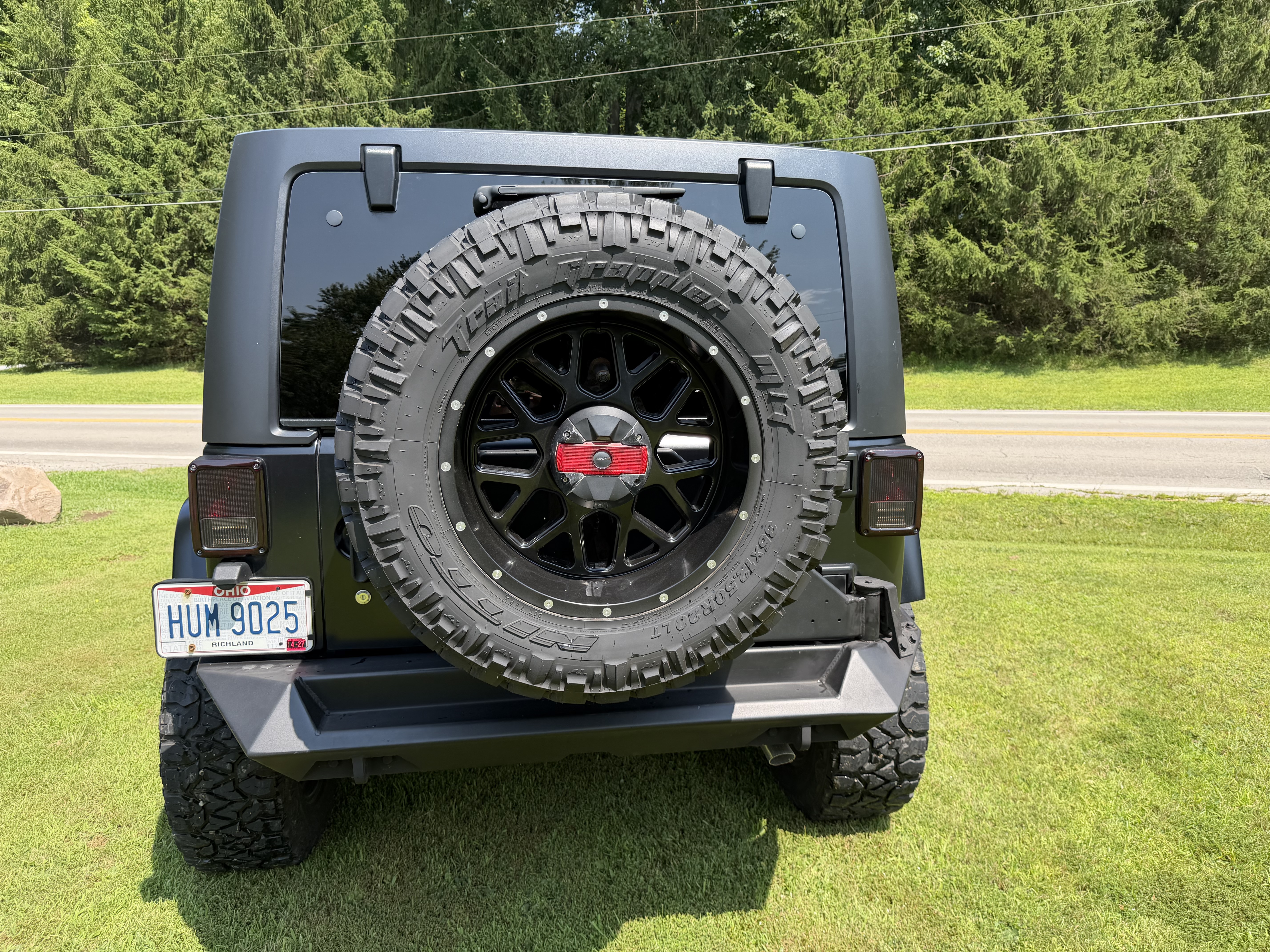 Used 2016 Jeep Wrangler Unlimited Sahara w/ Connectivity Group AWD/4WD image 15