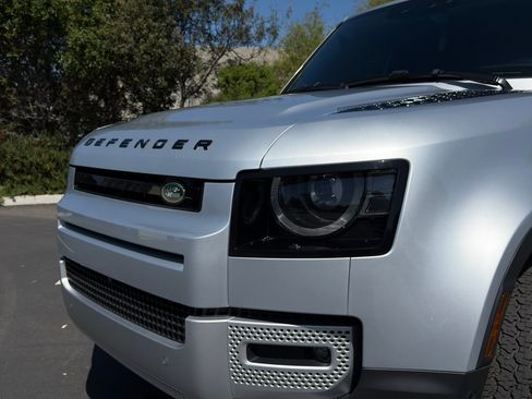 Used 2024 Land Rover Defender 110 S image 2