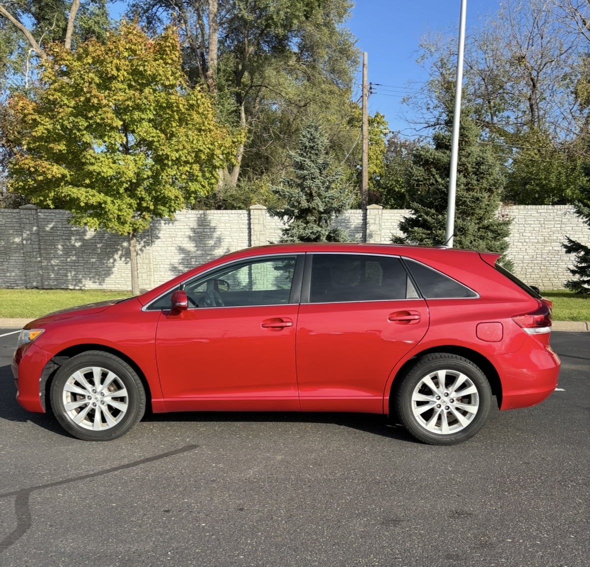 Used 2013 Toyota Venza LE AWD/4WD image 2