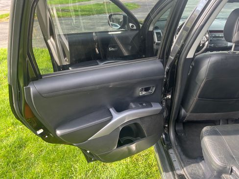 Used 2012 Mitsubishi Outlander GT image 17