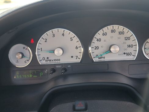 Used 2004 Ford Thunderbird image 19