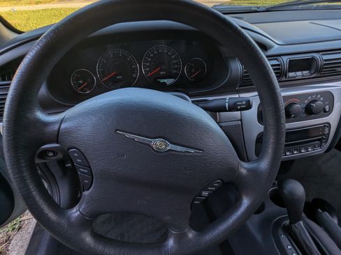 Used 2006 Chrysler Sebring Touring image 10