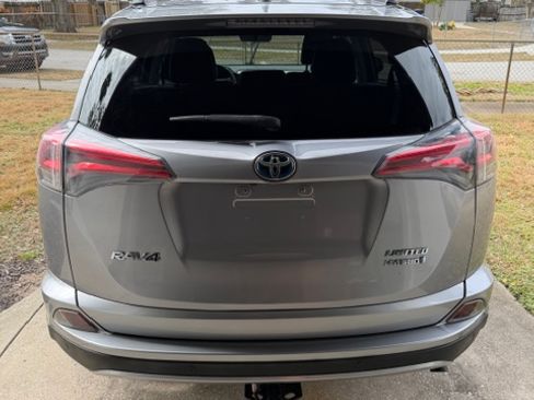 Used 2017 Toyota RAV4 Limited image 16