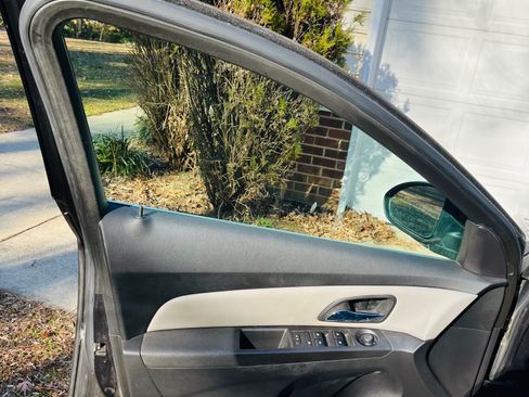 Used 2015 Chevrolet Cruze LT w/ Sun And Sound Package image 11