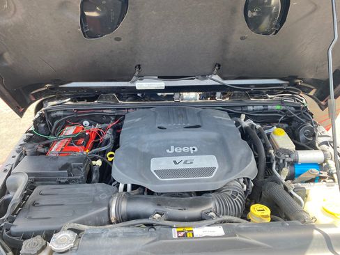 Used 2016 Jeep Wrangler Unlimited Rubicon AWD/4WD image 6