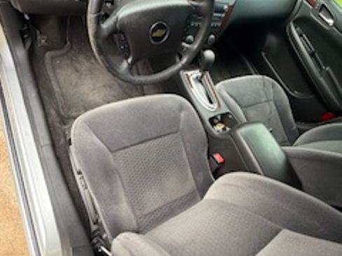 Used 2011 Chevrolet Impala LT FWD image 11