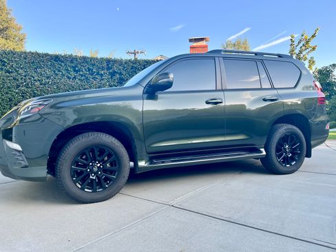 Used 2022 Lexus GX 460 w/ Black Line Special Edition AWD/4WD image 1