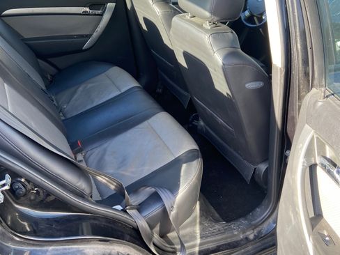 Used 2010 Chevrolet Aveo LT w/ Driver Convenience Package image 5