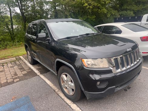 Used 2011 Jeep Grand Cherokee Laredo AWD/4WD image 2