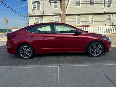 Used 2017 Hyundai Elantra Limited w/ Limited Tech Package 04 FWD image 5