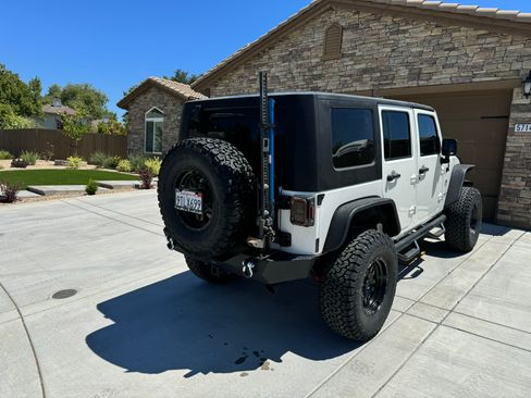 Used 2009 Jeep Wrangler Unlimited Rubicon w/ Dual Top Group AWD/4WD image 5