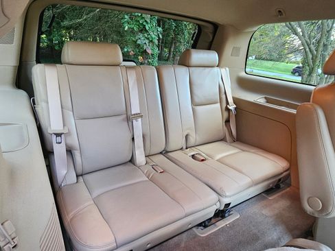 Used 2009 Cadillac Escalade Luxury image 9