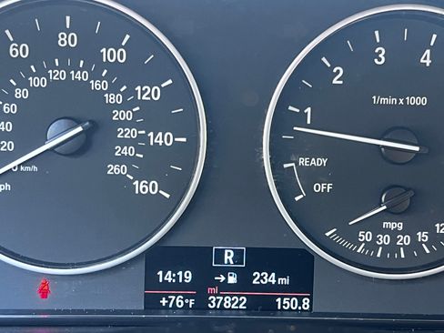 Used 2014 BMW 320i xDrive Sedan AWD/4WD image 3