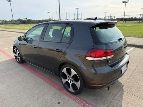 Used 2011 Volkswagen Golf 4-Door image 4
