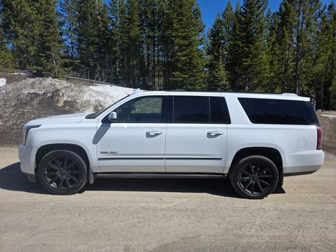Used 2019 GMC Yukon XL Denali image 4